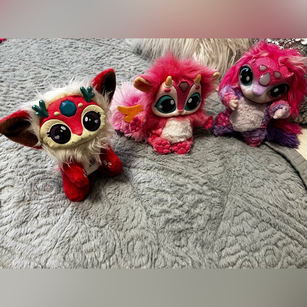 Brand New condition Magic mixies replacement furry dolls 3 pack